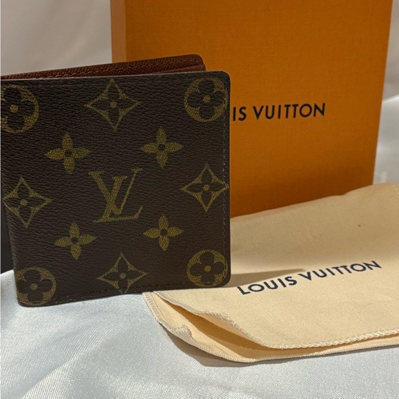 Louis Vuitton Men’s Bifold Wallet Brown Monogram Canvas Logo Accents - Picture 1 of 14